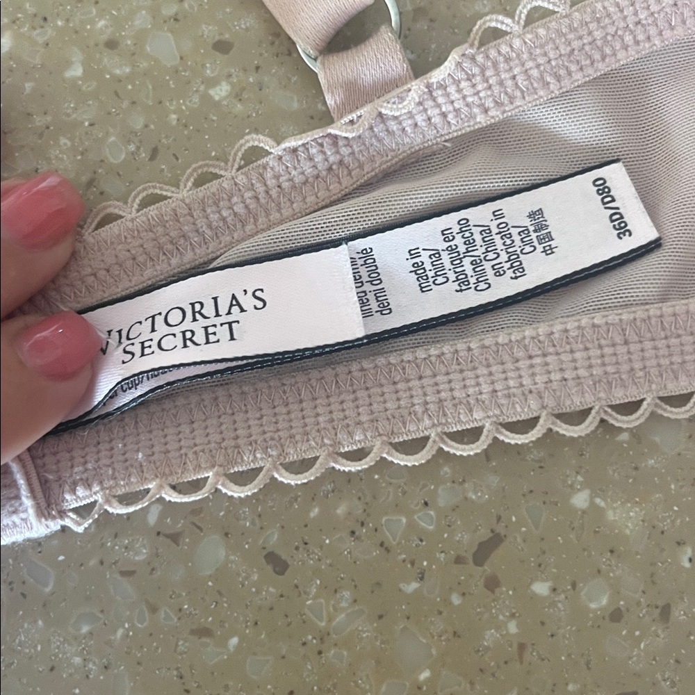 Victoria’s Secret Dream Angels Lined Demi Bra - Picture 4 of 4